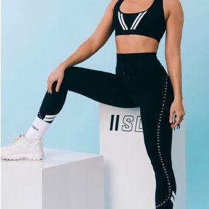 White Fox Activewear Sarah’s Day Dominate Leggings Limited Edition Size M